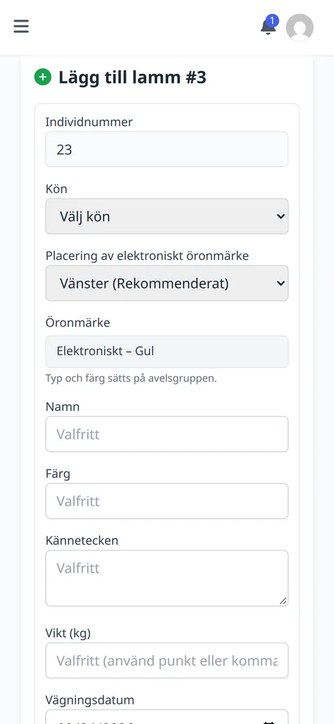 Formuläret Lägg till lamm i Stalljournalen: individnummer 23 föreslaget, kön, placering av det elektroniska öronmärket, öronmärket Elektroniskt – Gul som sätts på avelsgruppen, namn, färg, kännetecken och vikt.